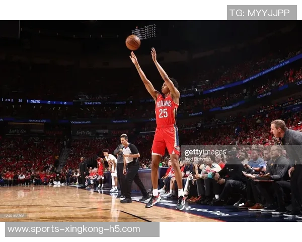 特雷墨菲22分钟内高效表现贡献18分7篮板3助攻展现出色状态