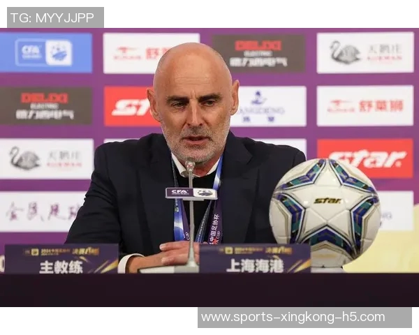 海港队在主教练穆斯卡特的带领下全力备战重返赛场迎接新挑战